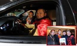 Vợ chồng Jennifer Phạm đội mưa đi gặp đội tuyển U23 Việt Nam