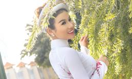 Hoa hậu Jenny Trần đẹp đến nao lòng trong tà áo dài Xuân xuống phố