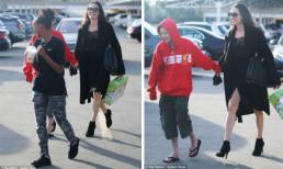 'Bà mẹ 6 con' Angelina Jolie khoe chân thon trên phố với đầm ren đen 