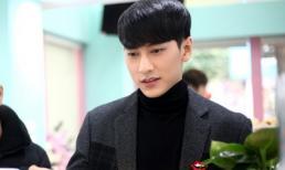 Isaac diện vest bảnh bao, xuất hiện như 'soái ca' tại Hà Nội