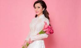 Hoa hậu Vân Khương đẹp tinh khôi trong tà áo dài trắng trước thềm năm mới