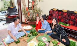 Gia đình Trịnh Kim Chi quây quần gói bánh chưng đón Tết