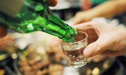 Cách uống rượu bia ngày Tết không say, không hại gan