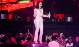 Mỹ Tâm gợi cảm, ôm cột hất tóc trong buổi biểu diễn đầu năm