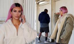Phản ứng của Kim Kardashian khi thấy chồng 'giải quyết nỗi buồn' ngay trên phố
