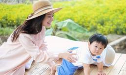 Khoảnh khắc vui vẻ của vợ chồng Khánh Hiền khi chơi đùa cùng con trai
