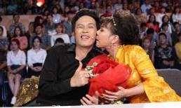 Việt Hương hôn Hoài Linh tình tứ trong ngày tái hợp, xoá tin đồn rạn nứt