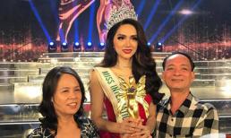 Chia sẻ xúc động của mẹ Hương Giang khi con gái đăng quang Hoa hậu chuyển giới Quốc tế 2018
