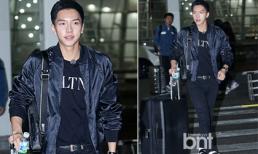 'Chàng rể quốc dân' Lee Seung Gi cực phong cách tại sân bay lên đường sang Việt Nam