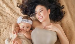 Hoa hậu Jenny Trần khoe vẻ đẹp gợi cảm bên thiên thần bé nhỏ