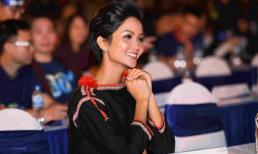 Hoa hậu H'Hen Niê diện trang phục Ê-đê làm Đại sứ chiến dịch Giờ Trái Đất 