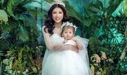 Trang Trần tung loạt ảnh làm cô dâu gợi cảm bên con gái cưng