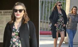 Mặt béo mũm, 'bà bầu' Miranda Kerr vẫn tự tin diện váy siêu ngắn khoe chân
