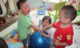 Bé buộc phải có những thói quen 'xấu' này, bố mẹ đừng nên ngăn cấm