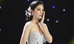 Bị chê hát như trẻ con, chị gái Nam Em khóc nức nở trên sân khấu