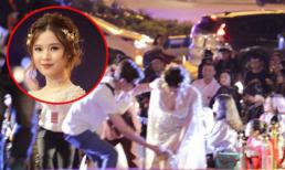 Diện đầm dạ hội lộng lẫy, Midu lại 'muối mặt' vì vấp té ngay trên thảm đỏ Cánh diều vàng 2017