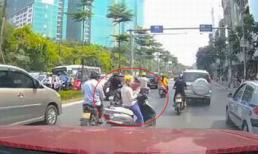 'Ninja Lead' Việt Nam dừng xe giữa đường nghe điện thoại bất ngờ nổi tiếng trên báo Trung