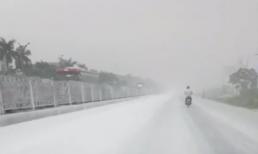 Quốc lộ 5 phủ 'tuyết lạ' trắng xoá như kỷ băng hà gây xôn xao