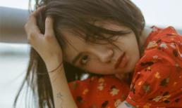 Phương Ly diện váy hoa thả hồn phiêu bồng theo gió