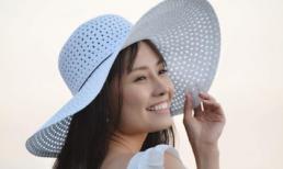 Khánh Hiền xinh tươi, thả mái tóc dài buông lơi trong gió