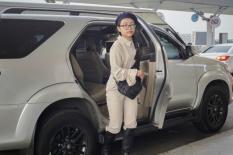 Phương Mỹ Chi diện style cá tính xuất hiện ở sân bay