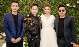 Hoa hậu Bùi Thị Hà đẹp rạng ngời khi được ca sĩ Quang Lê và Nguyên Vũ hát tặng trong tiệc sinh nhật