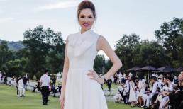 Hoa hậu Bùi Thị Hà đẹp như công nương trong sắc trắng giữa đồng xanh