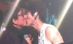 Thành Long và Vương Lực Hoành lại gây sốc vì màn hôn môi đồng tính 