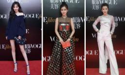 Thảm đỏ Vogue Film 2018: Sở hữu lợi thế đôi chân thon, Dương Mịch khoe 'hết cỡ' sắc vóc nuột nà bên cạnh Angelababy