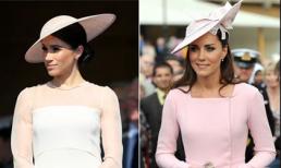 Dù có phong cách tương đồng nhưng Kate Middleton và Meghan Markle lại có cách chọn mũ đội đầu khác hoàn toàn