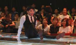 Giọng hát Việt 2018: Noo Phước Thịnh cởi áo vest, ngồi dài ra sân khấu và 'dọa' thí sinh không chọn đội mình thì không về