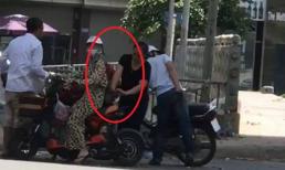 Vờ mua hàng, người phụ nữ giở trò '2 ngón' nhanh như chớp