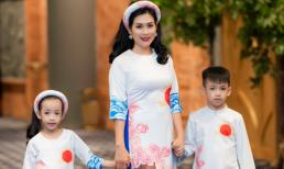 Nguyệt ‘Phía trước là bầu trời’ cùng hai con trình diễn thời trang