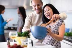 Cuộc hôn nhân rơi vào bế tắc chỉ vì chồng quá lười, vợ đã làm điều này để thay đổi toàn cục