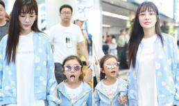 Trước tin đồn tái hợp chồng sau scandal ngoại tình, Lý Tiểu Lộ xuất hiện tươi tắn cùng con gái tại sân bay