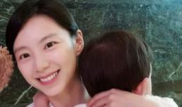 Bà xã Bae Yong Joon lộ diện sau 3 tháng sinh con thứ 2, dân mạng lại thi nhau “ném đá” 