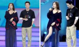 'Phú Sát Hoàng hậu' Tần Lam chẳng ngại ngùng vén váy khoe chân trước mặt 'Hải Lan Sát' Vương Quan Dật