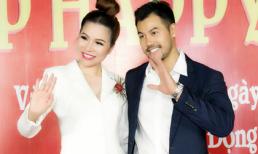 Hoa hậu Bùi Thị Hà diện Veston cực chất, đến ủng hộ ông xã khai trương kênh mua sắm trực tuyến