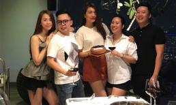 Á hậu Lệ Hằng đón sinh nhật tuổi 25 ấm áp bên gia đình, bạn bè