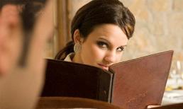 Ngay ngày đi phỏng vấn, sếp chở tôi đến nhà nghỉ sang trọng, từ chối vào trong đó cùng sếp khiến tôi phải hối hận cả đời