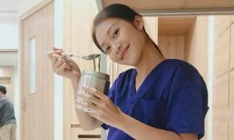 Mặc khán giả chê bai diễn đơ, Khả Ngân đăng ảnh hậu trường xinh tươi và vui vẻ livestream