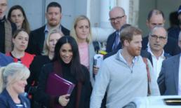 Sau nghi vấn bầu bí, Công nương Meghan Markle được đội tùy tùng hàng chục người hộ tống sang Úc cùng chồng 