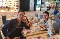 Đạo diễn 'Những ngọn nến trong đêm' kêu gọi ủng hộ con gái chữa ung thư máu