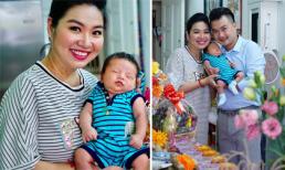 Lê Khánh khoe cận mặt con trai đáng yêu trong ngày cúng đầy tháng