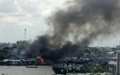 NÓNG: Cháy lớn ở chợ nổi Cái Răng, cột khói cao hàng chục mét