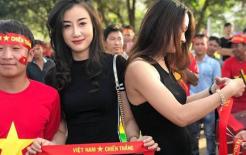 Dân mạng săn lùng nữ CĐV xinh như hot girl đến cổ vũ ĐT Việt Nam trong trận gặp Lào