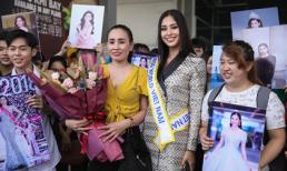 Mẹ và người hâm mộ tiễn Hoa hậu Trần Tiểu Vy lên đường sang chinh chiến Miss World 2018