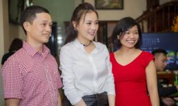 'Quỳnh búp bê' Phương Oanh được fan đến tận nhà thăm khi về quê 