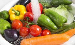 Ngâm rau quả vào nước muối có loại bỏ hoá chất, thuốc trừ sâu? Hãy nghe chuyên gia trả lời