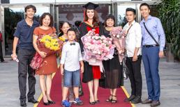 Bố mẹ và con trai chúc mừng Á hậu Thụy Vân lấy bằng Thạc sĩ MBA